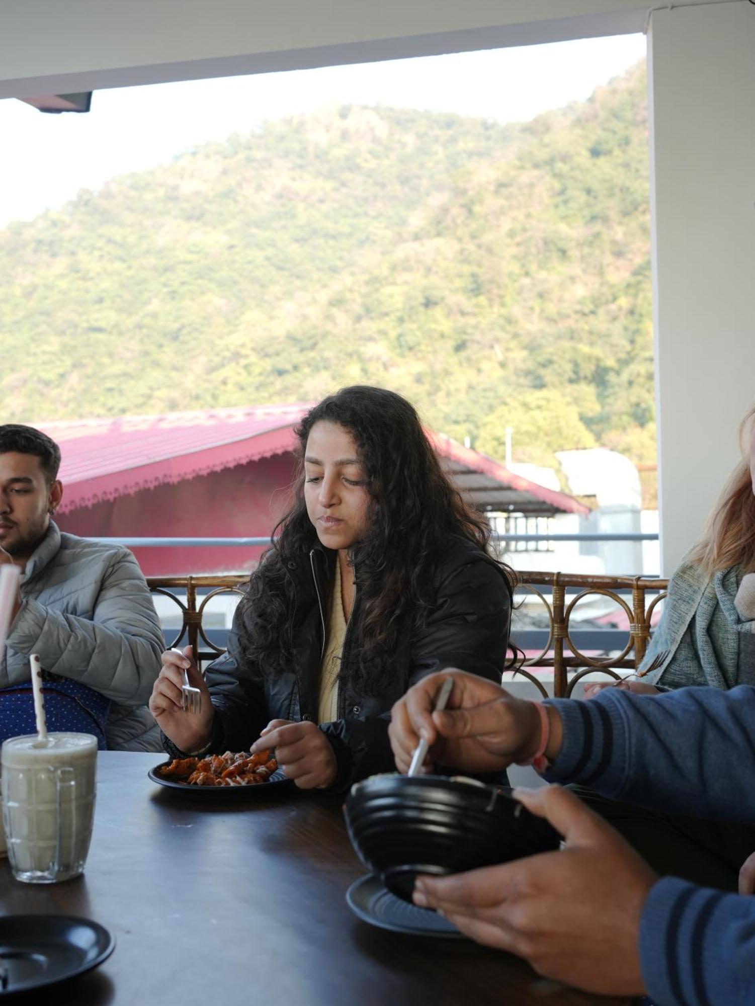 Skyard Rishikesh, Laxman Jhula Vandrehjem Eksteriør billede
