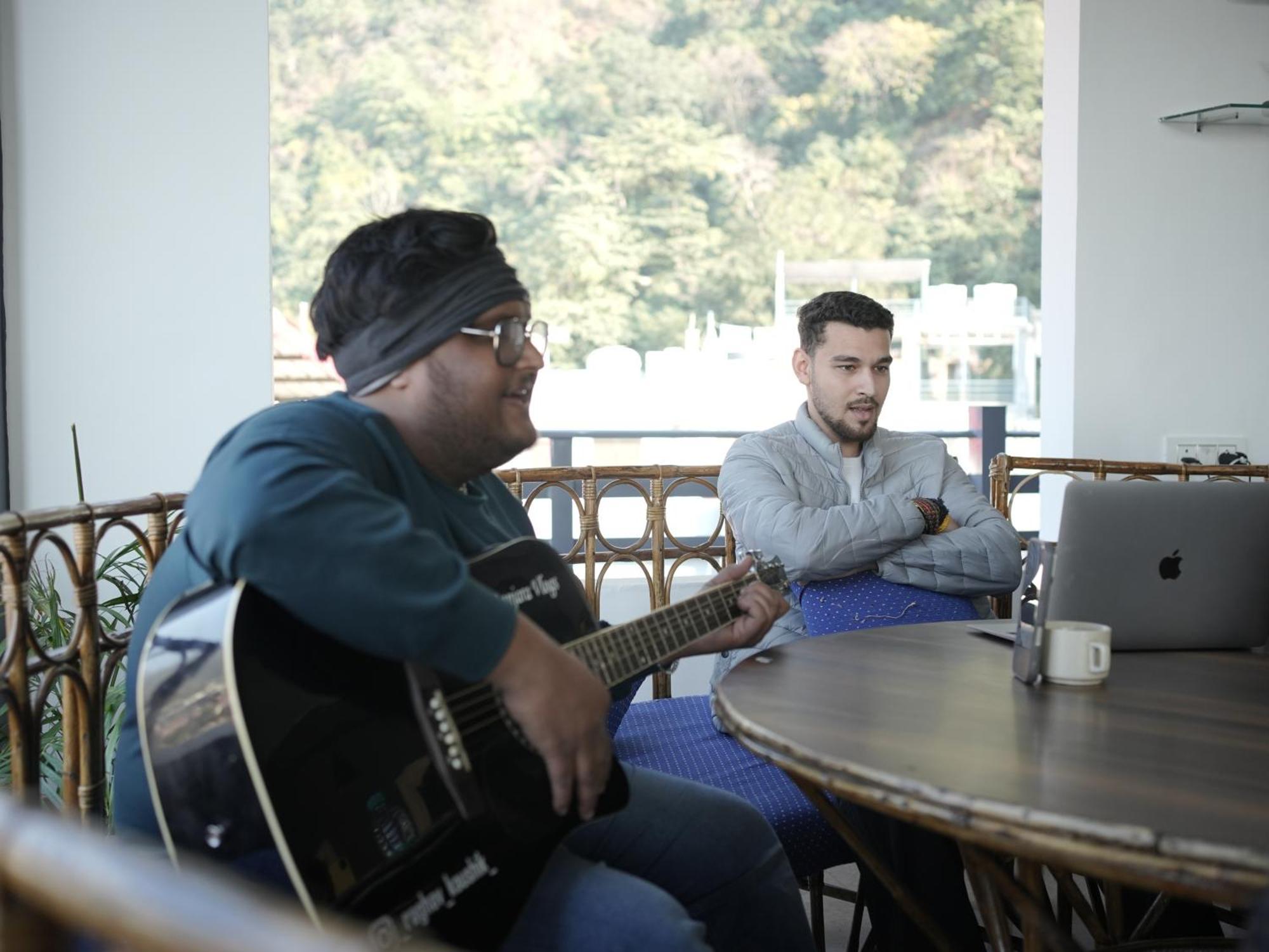 Skyard Rishikesh, Laxman Jhula Vandrehjem Eksteriør billede